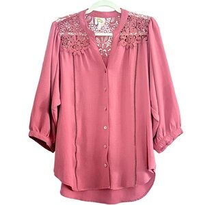 ⭐️ Fig and Flower Pink Floral Lace Blouse